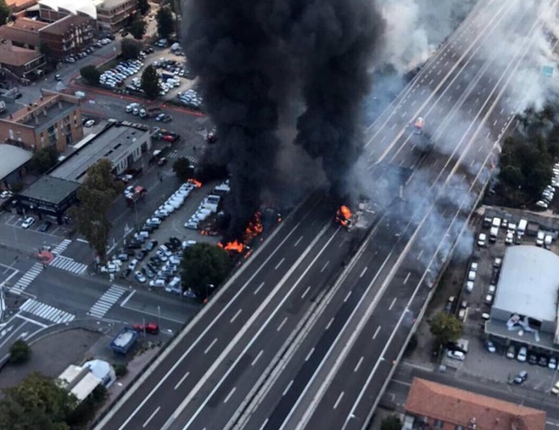 Dva mrtva in 70 poškodovanih