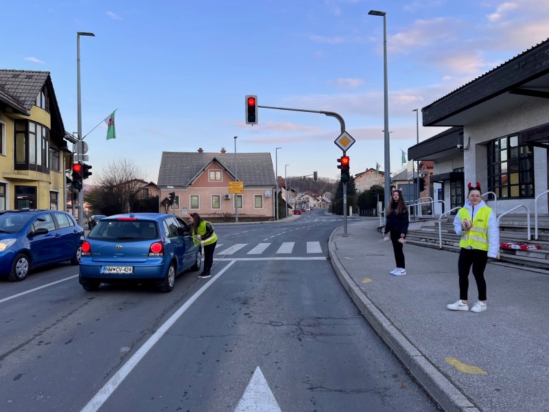 Delimo krofe po Črnomlju!