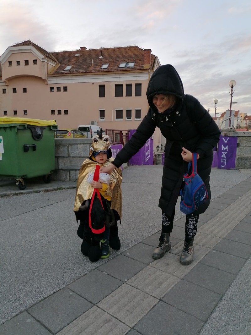 Delimo krofe po Mariboru!