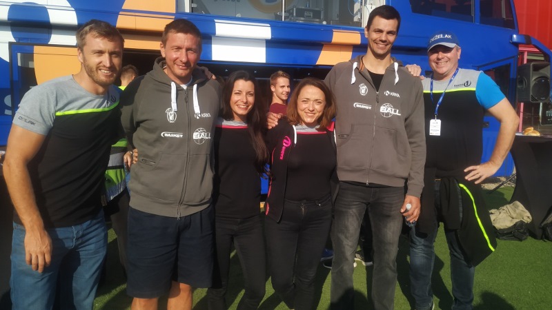 Denis, Jana, Anja in Miha s košarkarji